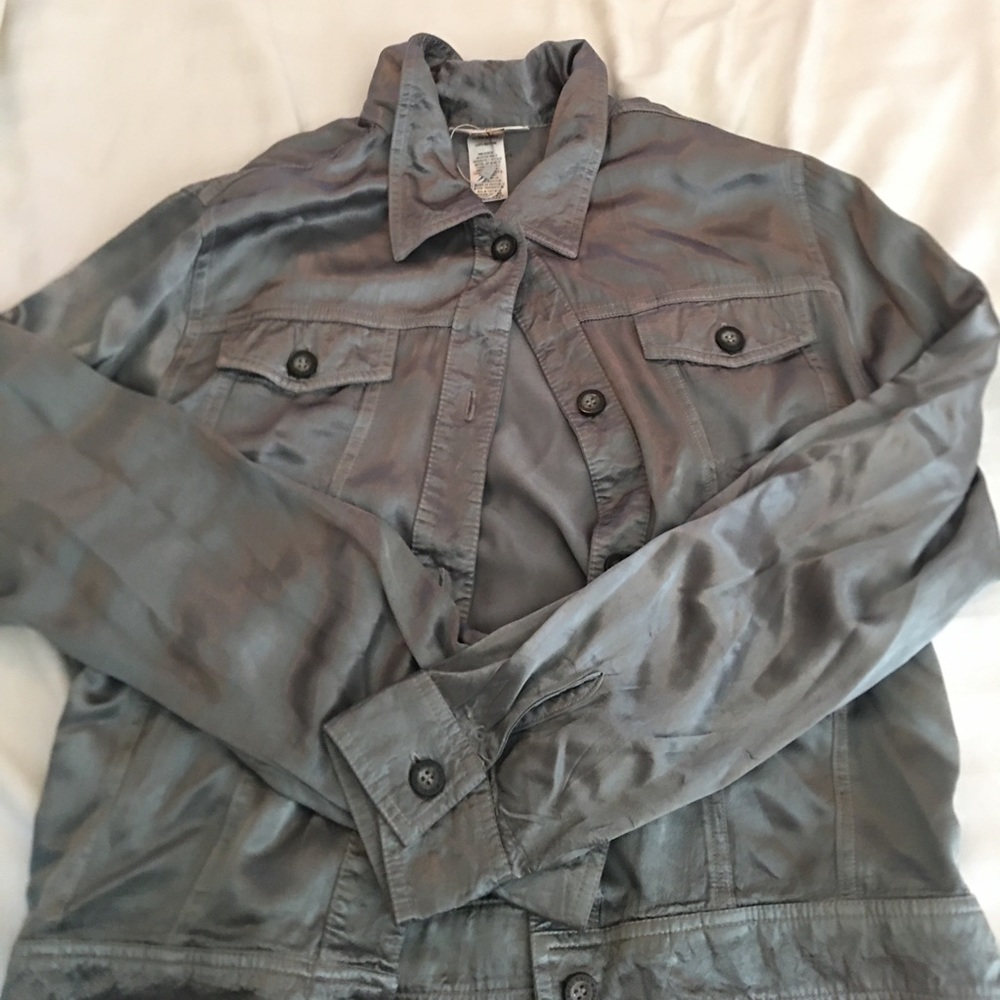 Hard tail long sleeve button up